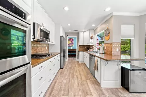 Kitchen - 22237 Birmingham Pl, Saugus, CA 91350 photo 5 of 6