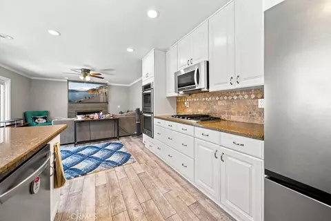 Kitchen - 22237 Birmingham Pl, Saugus, CA 91350 photo 4 of 6