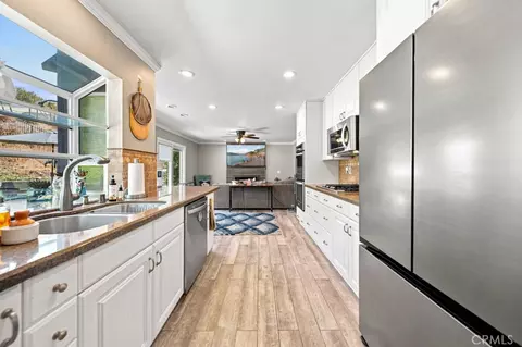 Kitchen - 22237 Birmingham Pl, Saugus, CA 91350 photo 2 of 7