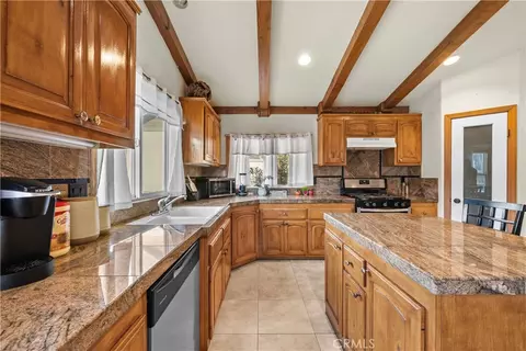 Kitchen - 820 Arbula, Crestline, CA 92325 photo 3 of 5
