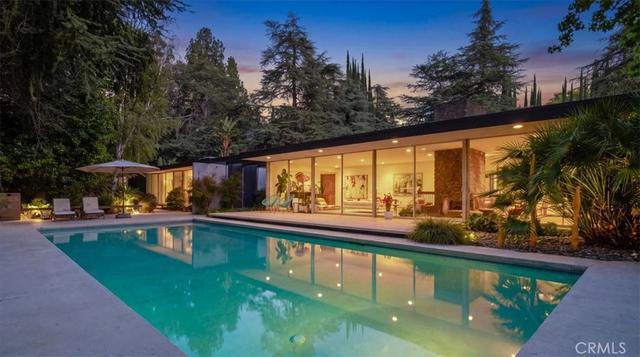 5000 Queen Victoria Rd, Woodland Hills, CA 91364