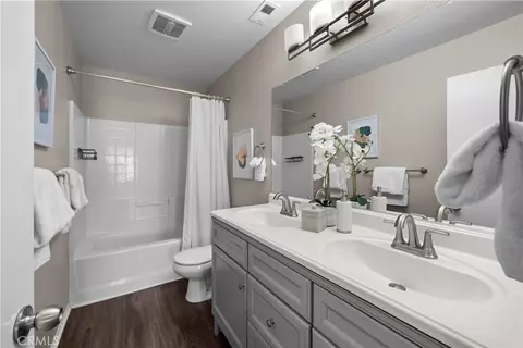 Bath - 28244 Springvale, Castaic, CA 91384 photo 3 of 3