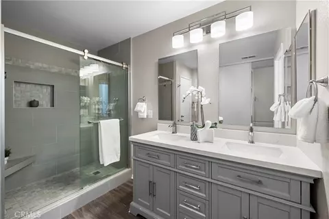 Bath - 28244 Springvale, Castaic, CA 91384 photo 1 of 3
