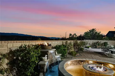 Exterior - 22384 Riverstream Ct, Saugus, CA 91350 photo 6 of 16