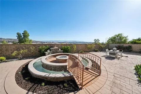Exterior - 22384 Riverstream Ct, Saugus, CA 91350 photo 10 of 16