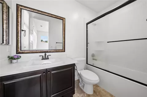 Bath - 22384 Riverstream Ct, Saugus, CA 91350 photo 4 of 5