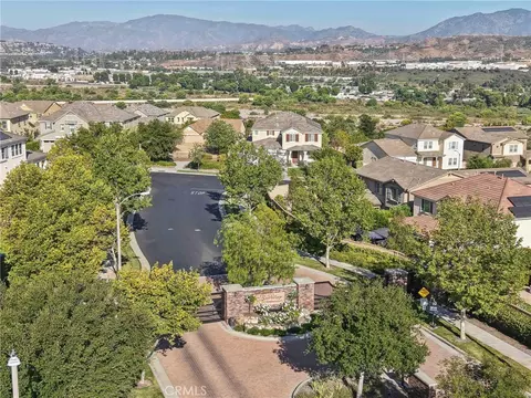 View/Area - 22384 Riverstream Ct, Saugus, CA 91350 photo 10 of 12