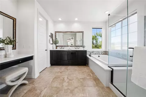 Bath - 22384 Riverstream Ct, Saugus, CA 91350 photo 2 of 5
