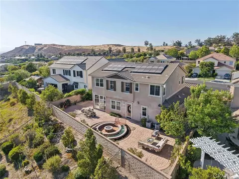 View/Area - 22384 Riverstream Ct, Saugus, CA 91350 photo 9 of 12
