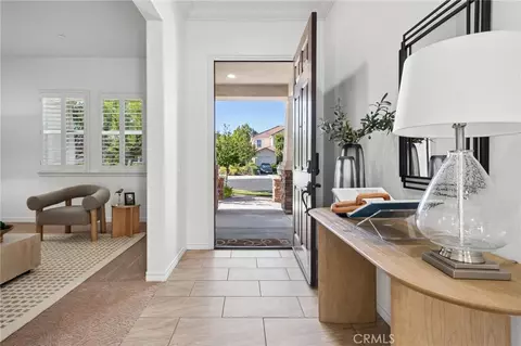 Entry Way - 22384 Riverstream Ct, Saugus, CA 91350 photo 2 of 6