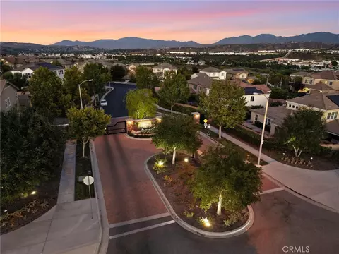 View/Area - 22384 Riverstream Ct, Saugus, CA 91350 photo 6 of 12