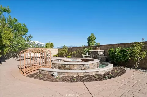 Exterior - 22384 Riverstream Ct, Saugus, CA 91350 photo 9 of 16
