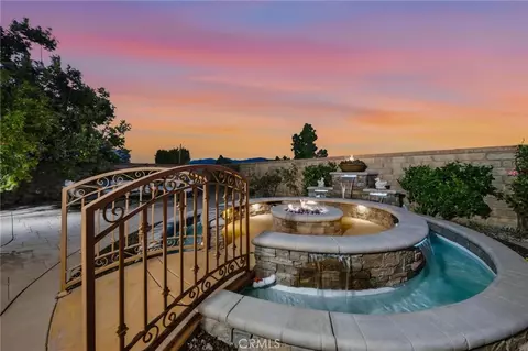 Exterior - 22384 Riverstream Ct, Saugus, CA 91350 photo 3 of 16