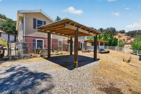 Exterior - 871 Lebec Rd, Lebec, CA 93243 photo 9 of 11