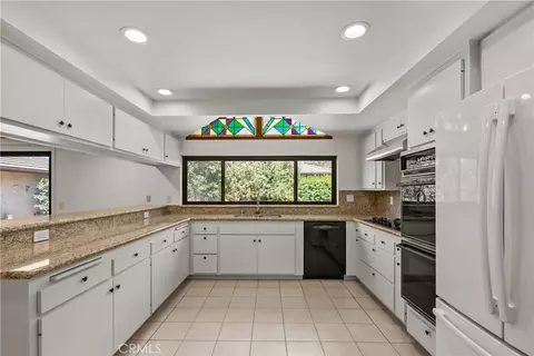 Kitchen - 2425 Duval Rd, Santa Rosa Valley, CA 93012 photo 2 of 4