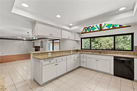 Kitchen - 2425 Duval Rd, Santa Rosa Valley, CA 93012 photo 3 of 4