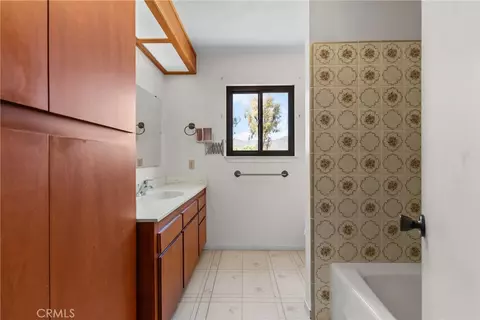 Bath - 2425 Duval Rd, Santa Rosa Valley, CA 93012 photo 3 of 5