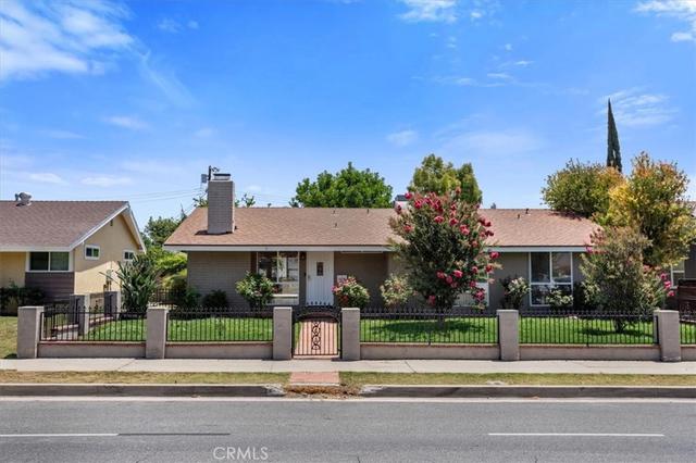 7942 De Soto, Canoga Park, CA 91304