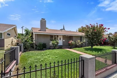 7942 De Soto Ave, Canoga Park, CA 91304
