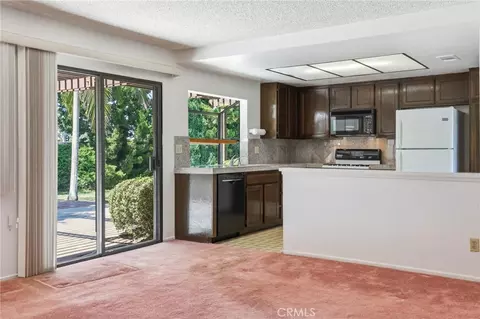 Living - 2852 Ian, Simi Valley, CA 93063 photo 6 of 9