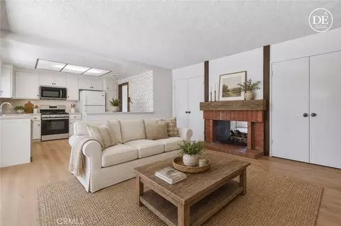 Living - 2852 Ian, Simi Valley, CA 93063 photo 2 of 9