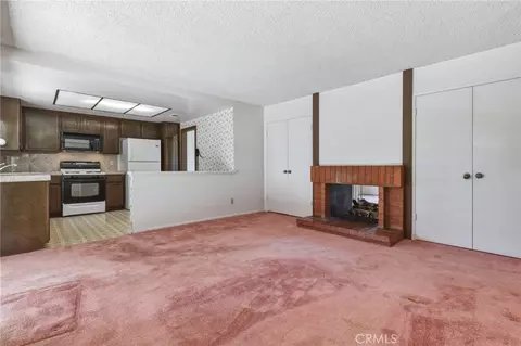 Living - 2852 Ian, Simi Valley, CA 93063 photo 8 of 9