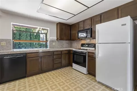 Kitchen - 2852 Ian, Simi Valley, CA 93063 photo 2 of 3