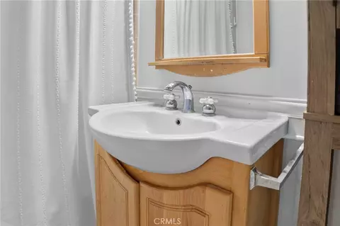 Bath - 15912 Rexroth St, Mojave, CA 93501 photo 2 of 3