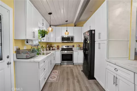 Kitchen - 15912 Rexroth St, Mojave, CA 93501 photo 3 of 3