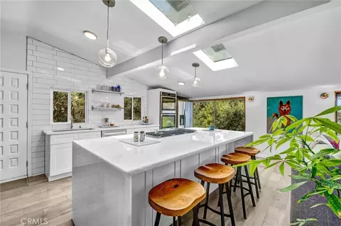 21936 Canon Dr, Topanga, CA 90290