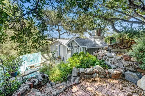 21936 Canon Dr, Topanga, CA 90290