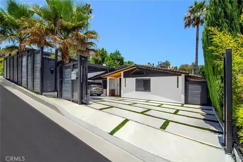 22253 Flanco Rd, Woodland Hills, CA 91364