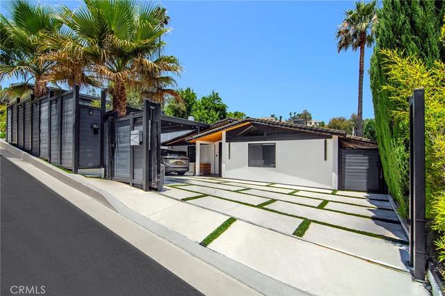 22253 Flanco Rd, Woodland Hills, CA 91364