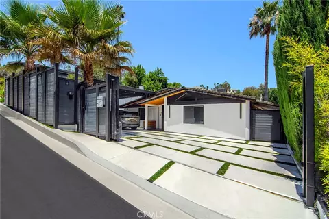 22253 Flanco Rd, Woodland Hills, CA 91364