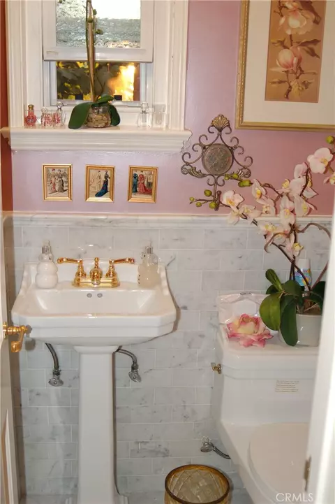 Bath - 13978 Summit Dr, Whittier, CA 90602 photo 1 of 5