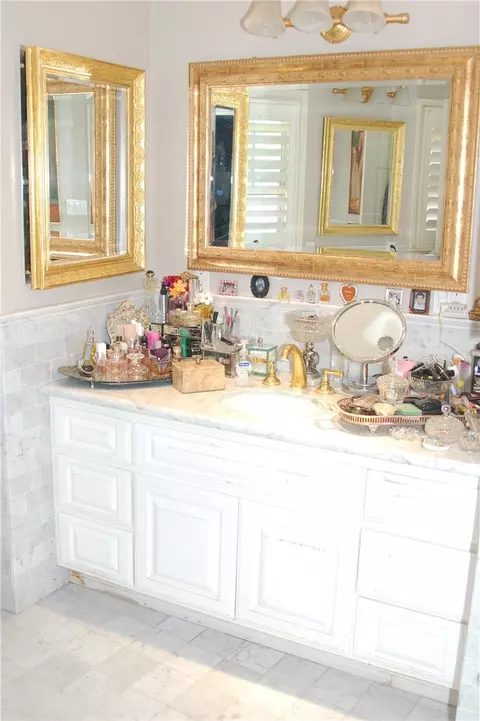 Bath - 13978 Summit Dr, Whittier, CA 90602 photo 3 of 5