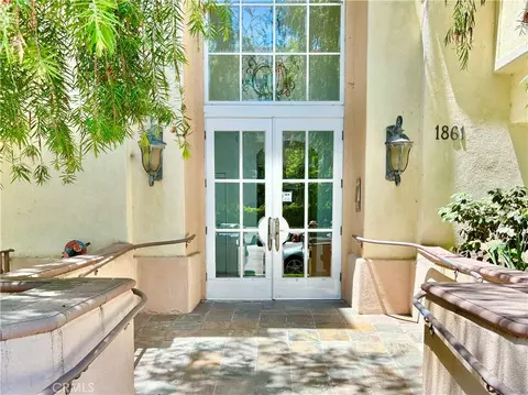 1861 Veteran Ave #101, Los Angeles, CA 90025
