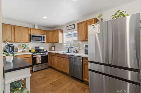 Kitchen - 1582 Dakin, Simi Valley, CA 93065 photo 3 of 4