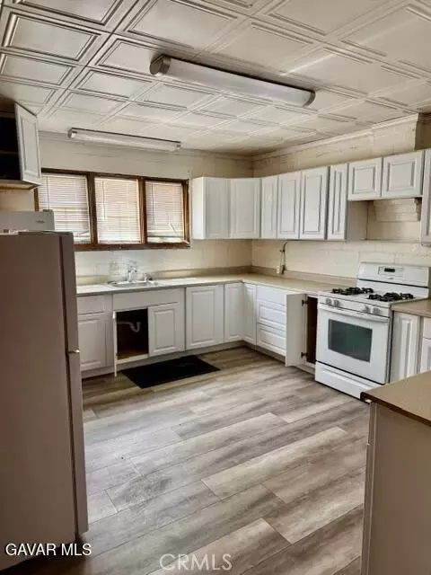 Kitchen - 2069 Inyo, Mojave, CA 93501 photo 1 of 1