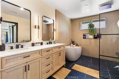 6952 Cozycroft Ave, Winnetka, CA 91306