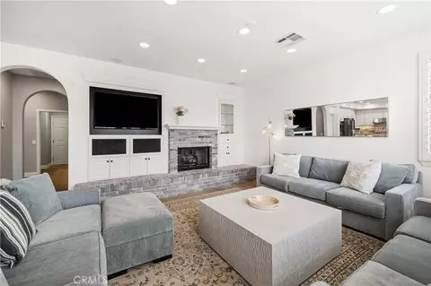 Living - 5474 Sunlight, Simi Valley, CA 93063 photo 3 of 3