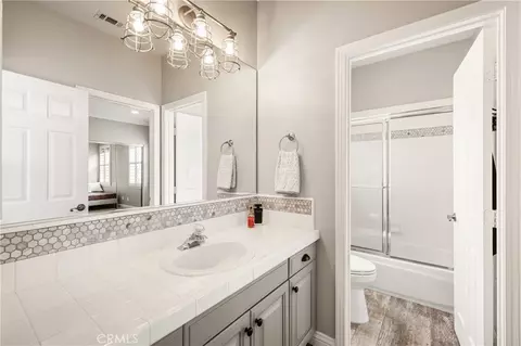 Bath - 5474 Sunlight, Simi Valley, CA 93063 photo 5 of 6