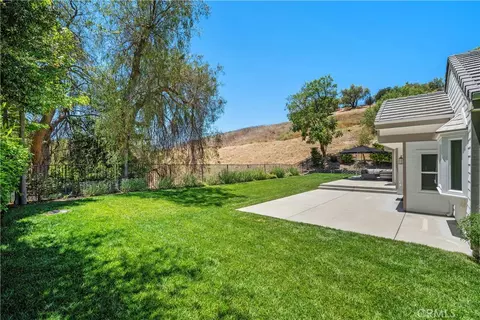 Exterior - 2288 Ranch View Pl, Thousand Oaks, CA 91362 photo 7 of 9