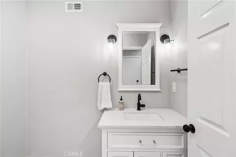 Bath - 2288 Ranch View Pl, Thousand Oaks, CA 91362 photo 1 of 6