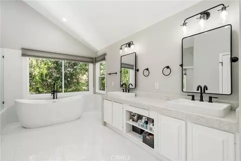 Bath - 2288 Ranch View Pl, Thousand Oaks, CA 91362 photo 5 of 6