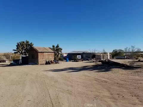 Exterior - 18501 Fort Tejon Rd, Llano, CA 93544 photo 4 of 7