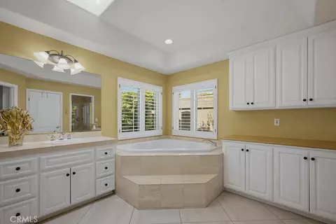 Bath - 2525 Prospect Dr, Upland, CA 91784 photo 1 of 8