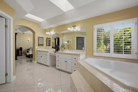 Bath - 2525 Prospect Dr, Upland, CA 91784 photo 2 of 8