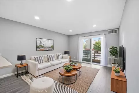 6815 Remmet, Canoga Park, CA 91303