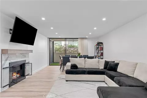 5325 Lindley Ave #106, Tarzana, CA 91356